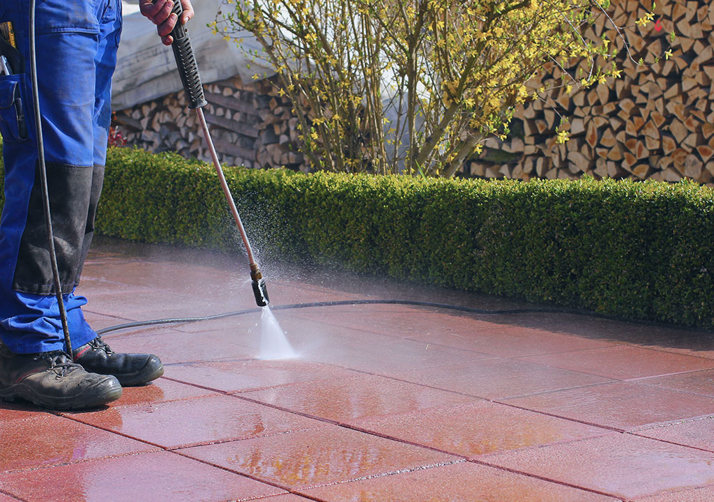 property maintenance specialist pressure cleaning